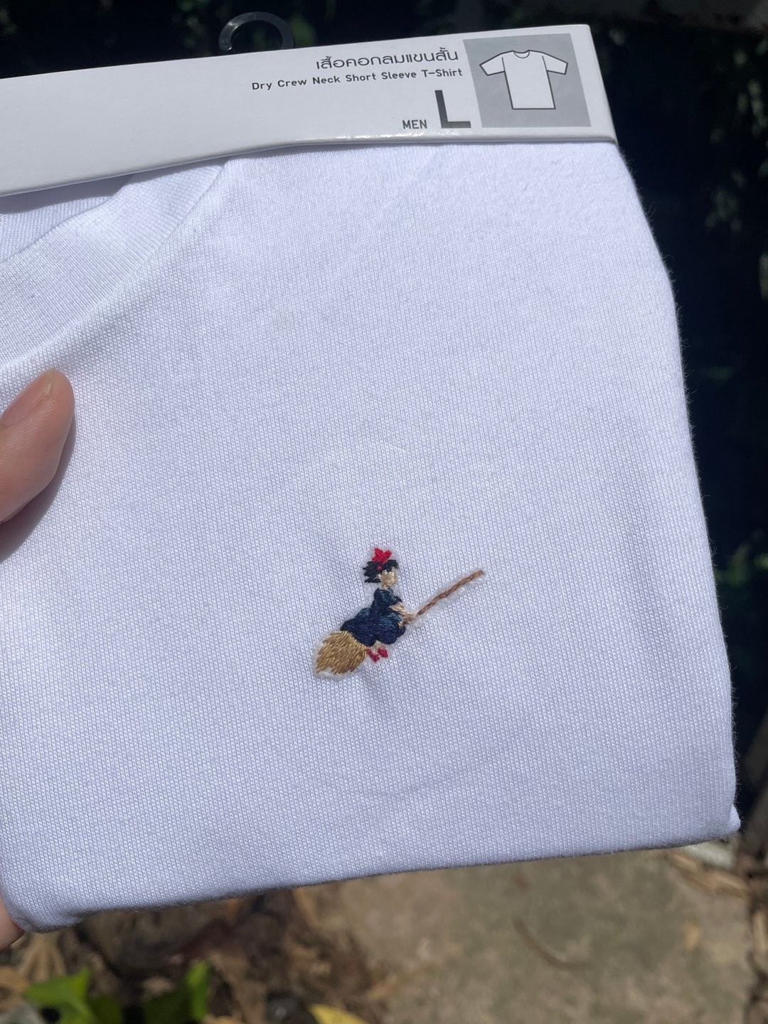 Custom Made - Minimal Hand embroidery T-shirt - 中性连帽卫衣/T 恤 - 棉 白色
