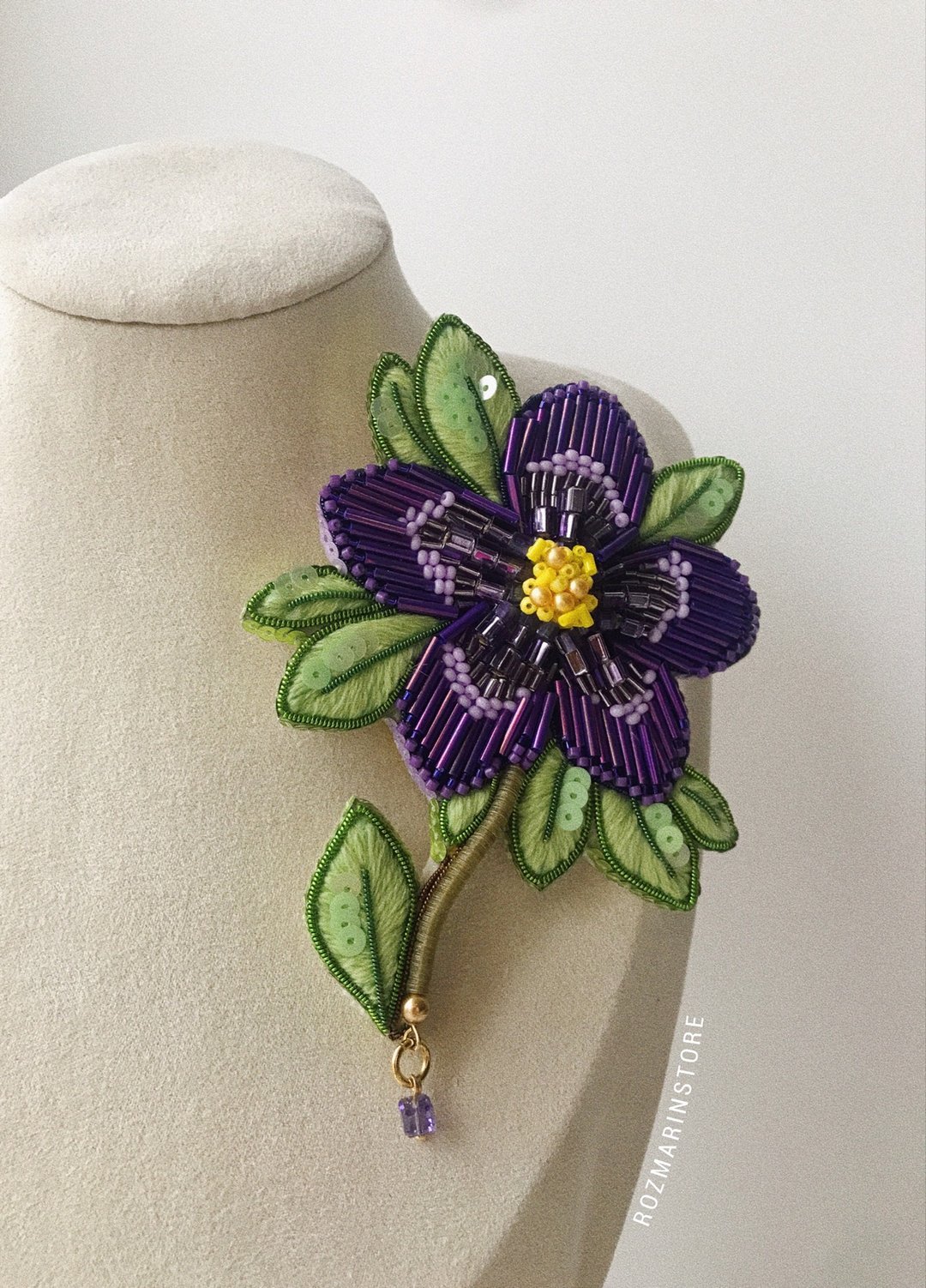 Violet Flower Embroidered beaded Brooch Handmade, Art Beads pin - 胸针 - 绣线 多色
