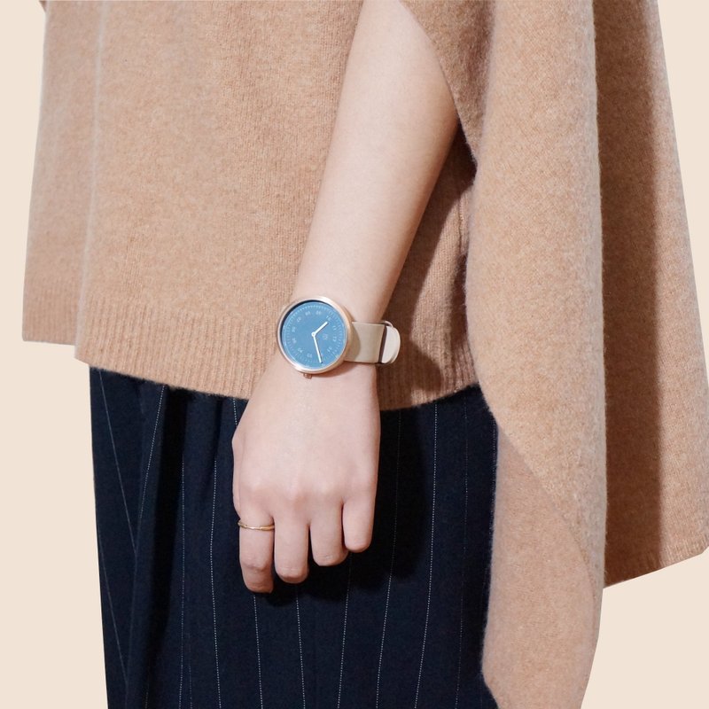 Storm Cloud 40mm 浅驼色皮带 瑞士机芯 蓝宝石玻璃 香港制造 - 女表 - 防水材质 