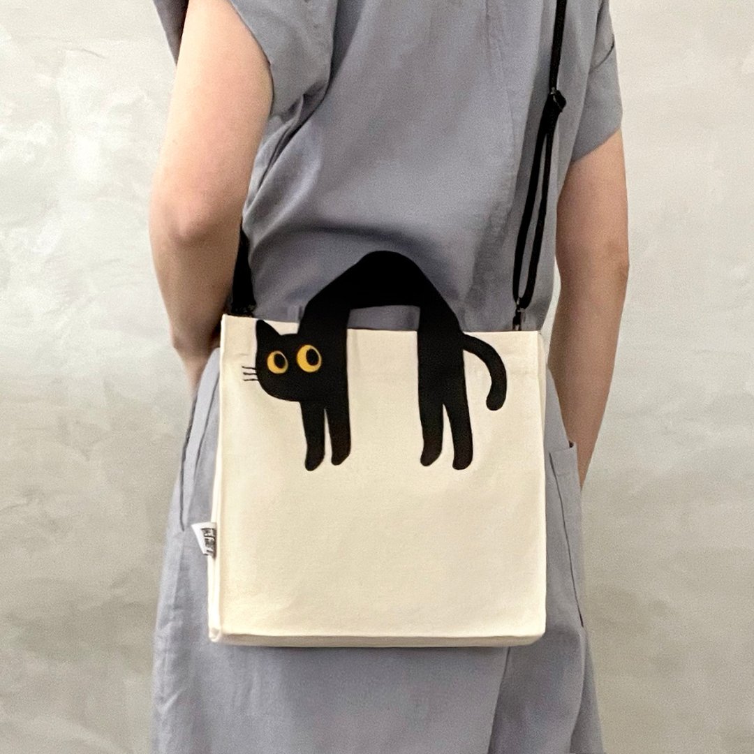 【猫猫不是印刷】喜提黑猫守护神, 斜背/手挽帆布袋 - 侧背包/斜挎包 - 棉 白色