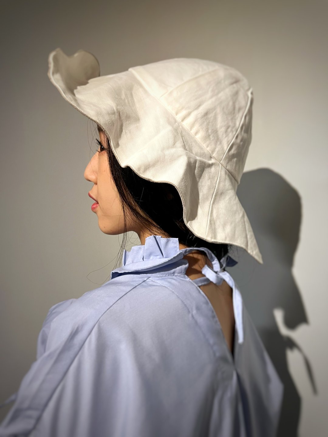 Six Bucket Sunny side up Hat 太阳蛋双面渔夫帽| 杏灰皱纹布 - 帽子 - 棉 卡其色