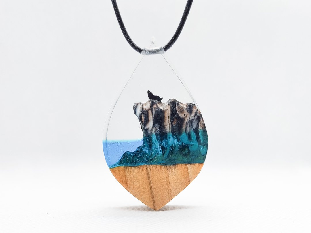 pendant wolf mountain stream - 项链 - 树脂 蓝色