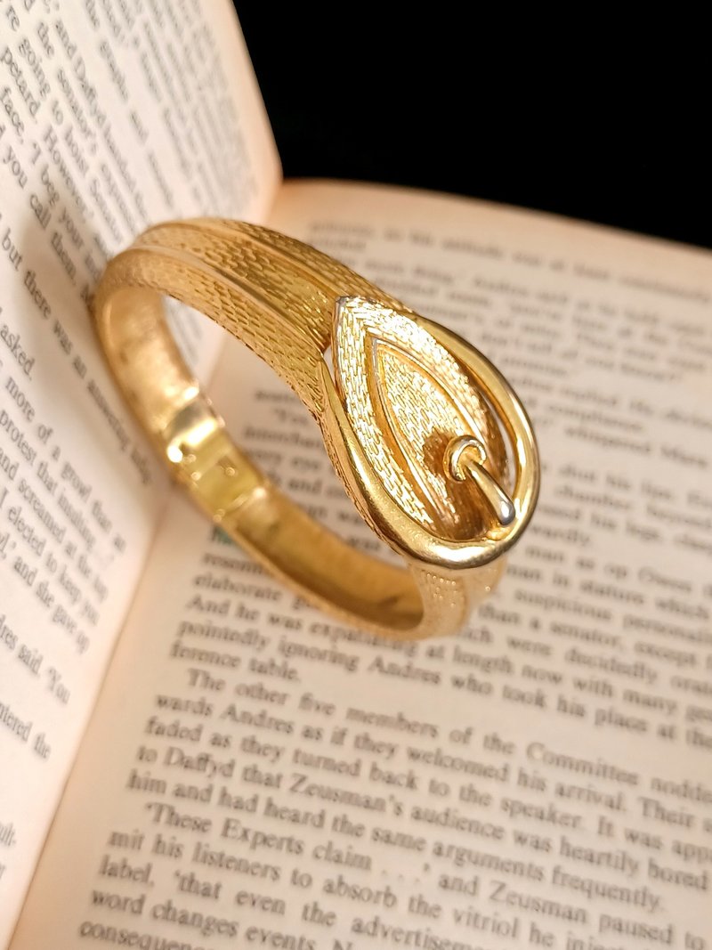 vintage jewelry   AVON  BUCKLE BRACELET 雾金皮带扣 手环 - 手链/手环 - 其他金属 