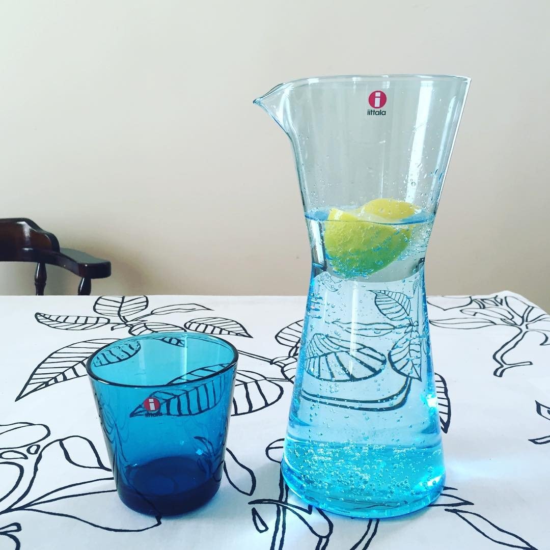 超值组合:芬兰Iittala Kartio系列水晶玻璃冷水壶(淡蓝色)950ml+Kartio淡蓝色水杯组(2枚) - 茶具/茶杯 - 玻璃 蓝色