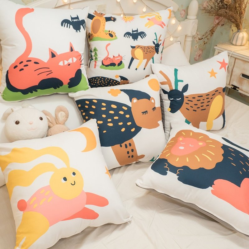 梦幻动物园 方抱枕 45cmX45cm 聚酯纤维棉 台湾制 【超取限一颗】 - 枕头/抱枕 - 聚酯纤维 多色