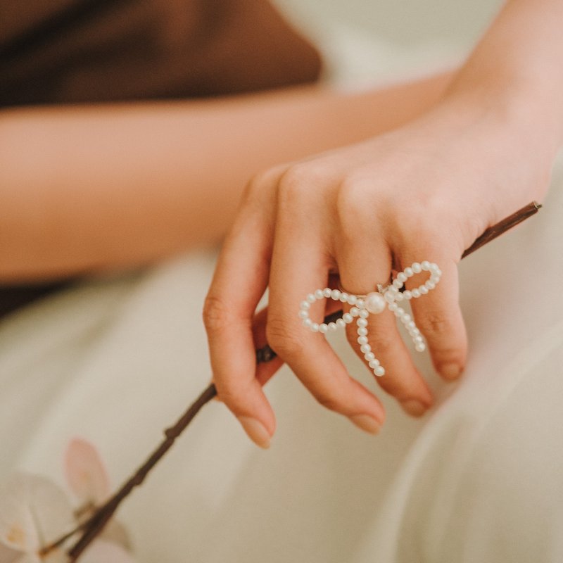 Amélie_蝴蝶结珍珠戒指 - 戒指 - 珍珠 白色