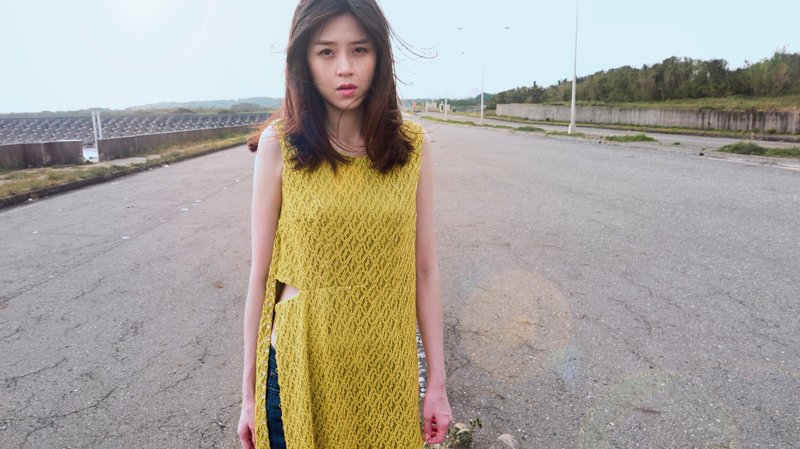 Clementine缺口无袖蕾丝洋装 - 洋装/连衣裙 - 聚酯纤维 黄色