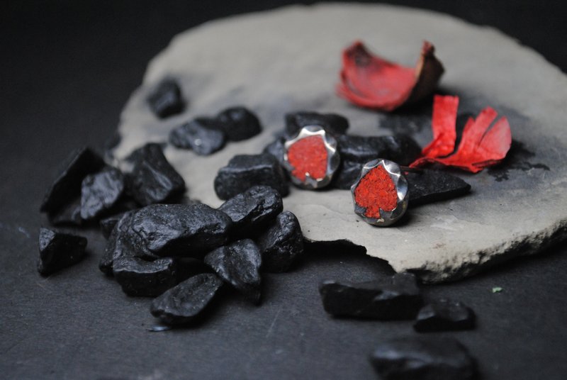 Artdeco /手作银饰/耳钉/珊瑚黑桃 - 耳环/耳夹 - 纯银 银色