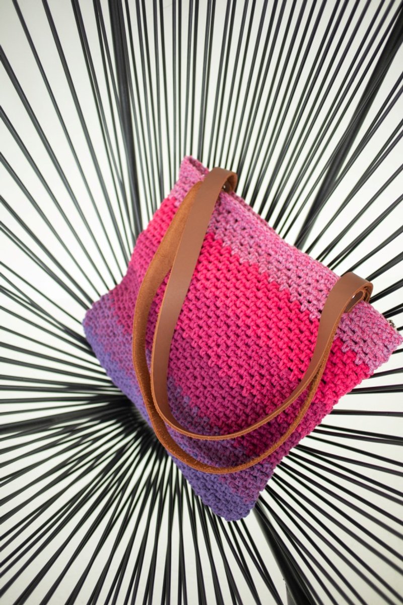 紫色包袋，有两个提手，有衬里，拉链开合。 - 手提包/手提袋 - 棉．麻 紫色