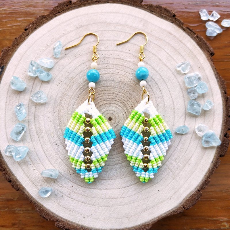 E026-手工编织耳环 镂空串珠叶片 金珠 海蓝宝 夏日郊游 - 耳环/耳夹 - 尼龙 多色