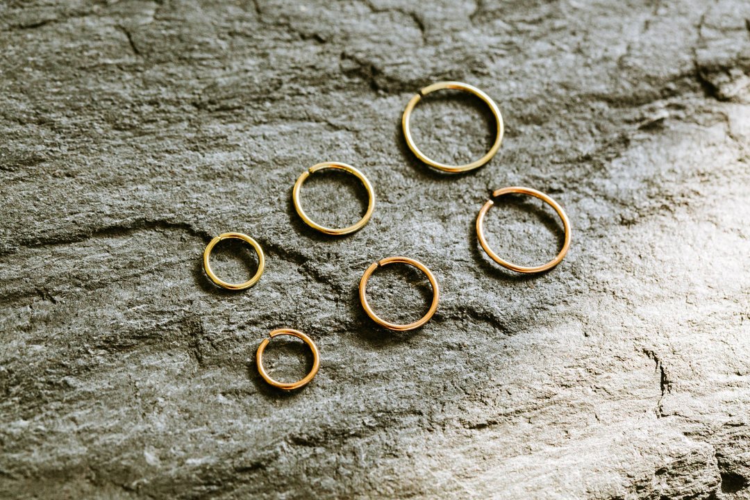 10K 金耳屏软骨海螺 Daith Helix 鼻环耳环穿孔 - 耳环/耳夹 - 贵金属 黄色