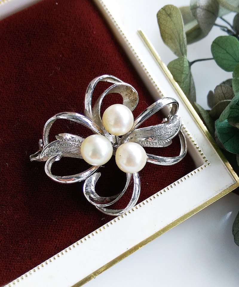 Vintage Jewelry 西洋古董饰品 立体 冷色调 仿珠优雅 花卉 别针 - 徽章/别针 - 其他金属 金色