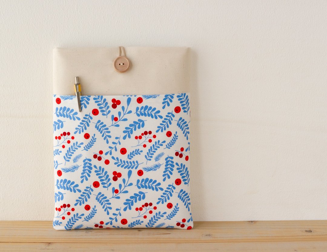 Tablet case blue leaf and red fruit No. 11 canvas wooden button - 平板/电脑保护壳 - 棉 蓝色