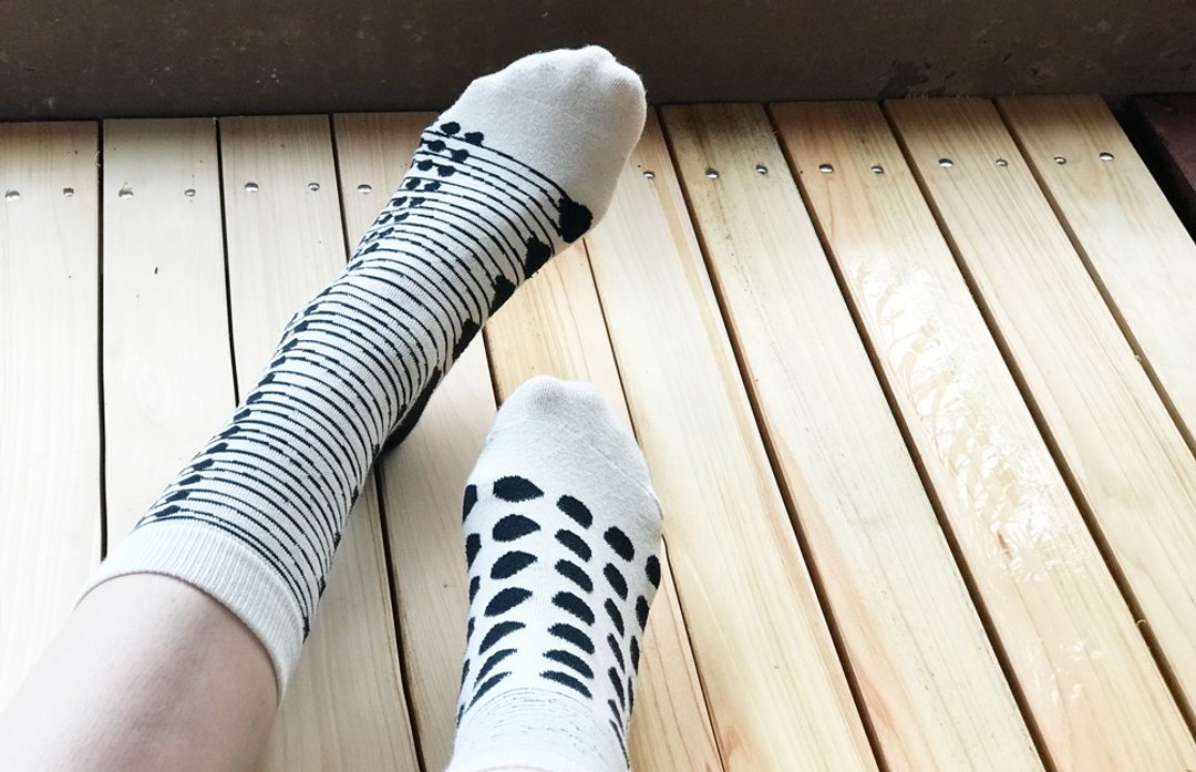 socks_mono dot / irregular / socks / dot / monotone - 袜子 - 棉．麻 黑色