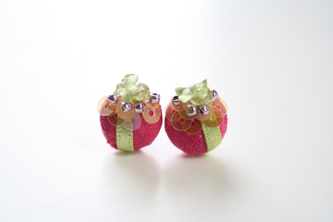 Peridot's titanium earrings - 耳环/耳夹 - 竹 粉红色