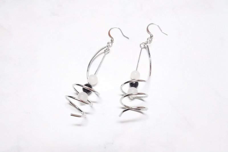 Pinkoi独家贩售【星旋】天然石垂挂耳环 - 耳环/耳夹 - 其他金属 银色