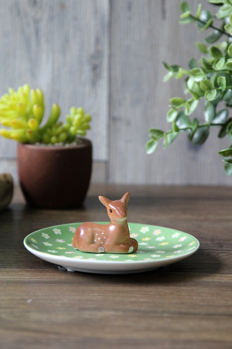 英国复古风格梅花小鹿陶瓷饰品盘/装饰盘 - 收纳用品 - 陶 绿色