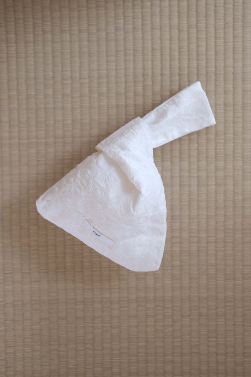 刺绣蕾丝小碗袋 - 手提包/手提袋 - 棉．麻 