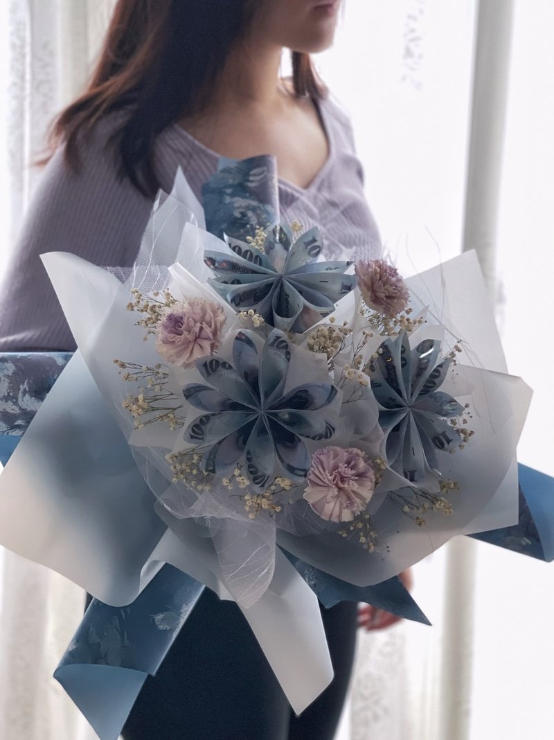 母亲节康乃馨有钱花束l 内含新台币15000 - 干燥花/捧花 - 植物．花 蓝色