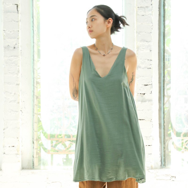 前后V双层长版背心 / 嫘萦 灰绿 - 女装背心 - 棉．麻 绿色