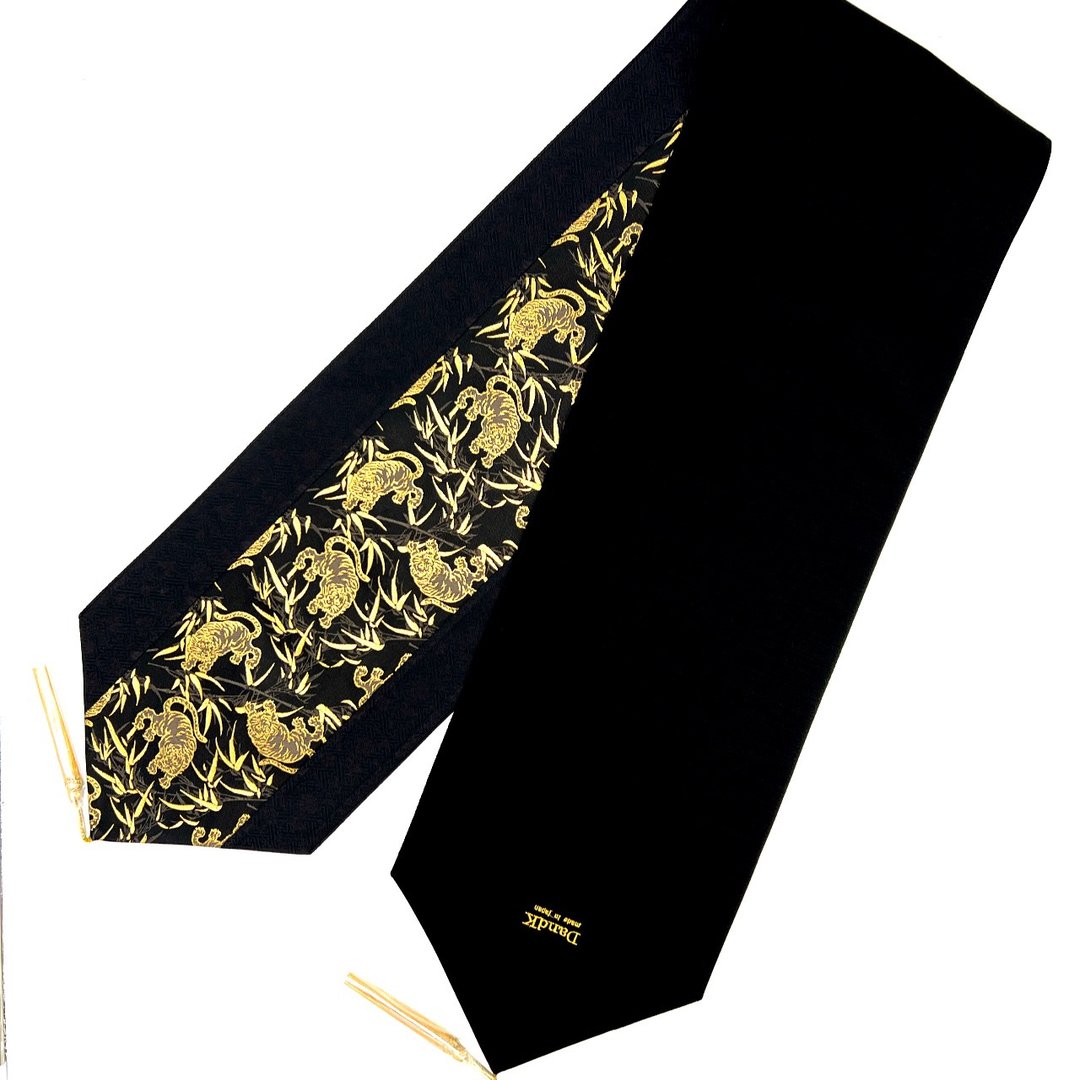 A stylish table runner rug with a Japanese pattern made from Kyoto Nishijin-ori fabric. - 其他 - 聚酯纤维 黑色