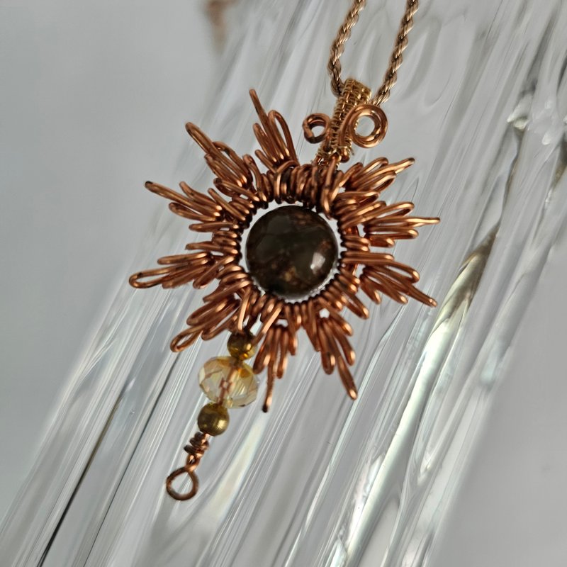 玛瑙天珠铜线编织吊坠项链 - 项链 - 宝石 金色