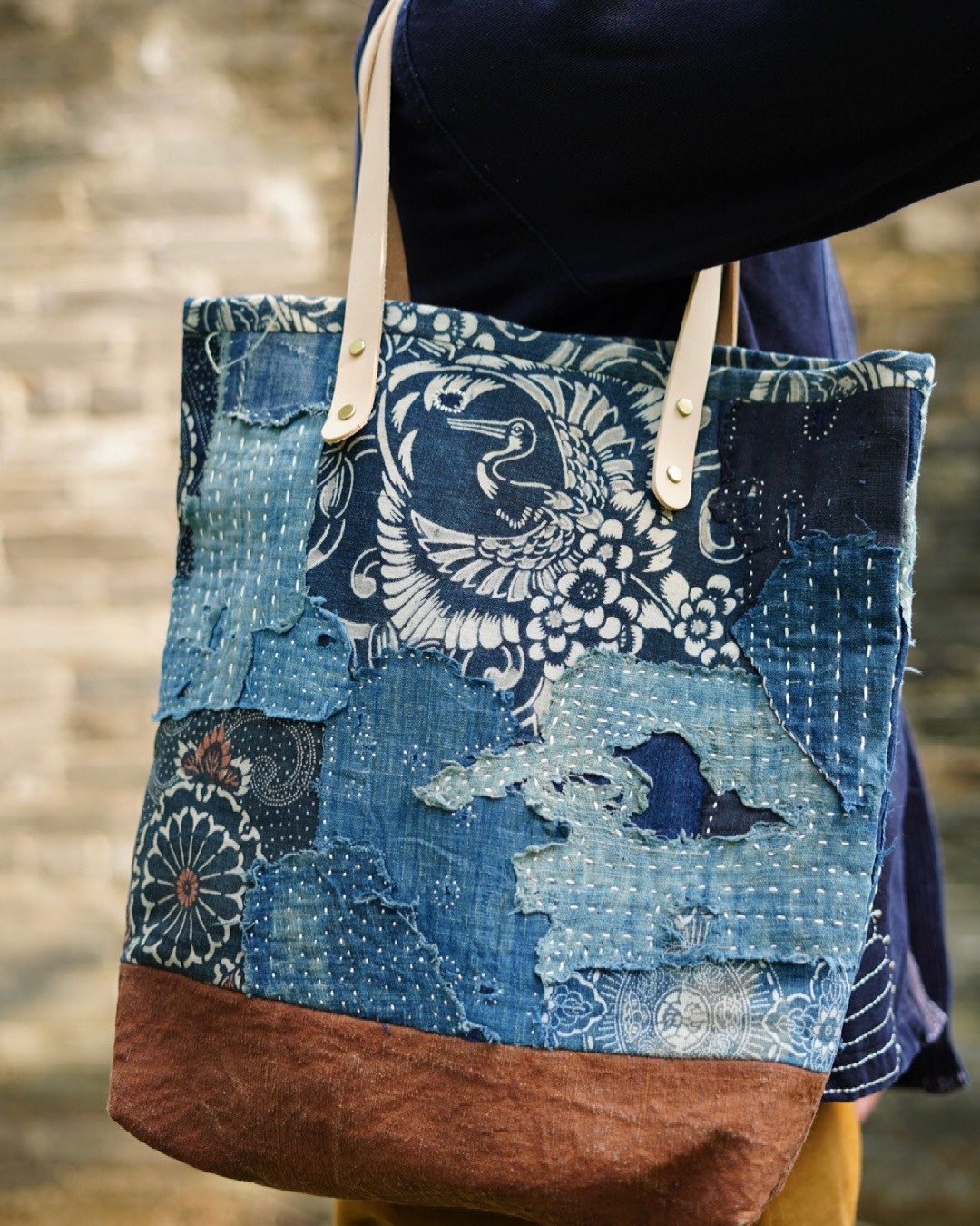 日本蓝染型染布拼布手提包 Tote Bag - 手提包/手提袋 - 棉．麻 