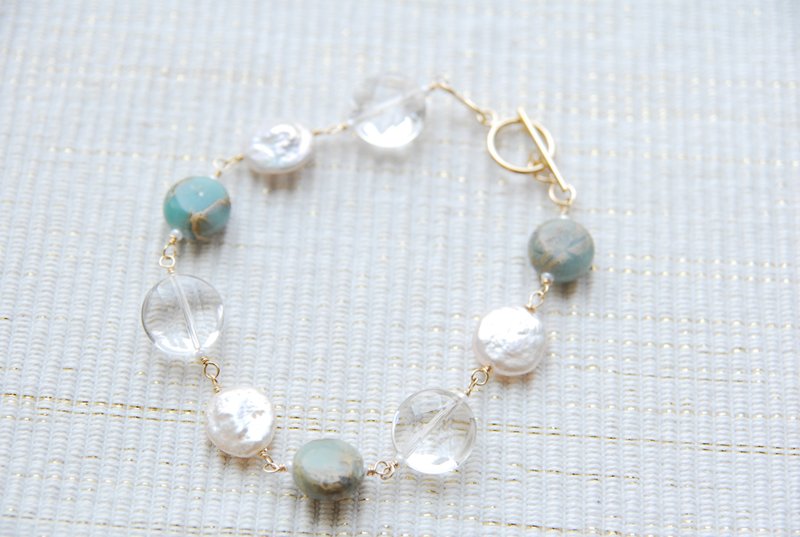 Coin-shaped pearl and stone bracelet Crystal (14kgf) - 手链/手环 - 宝石 蓝色