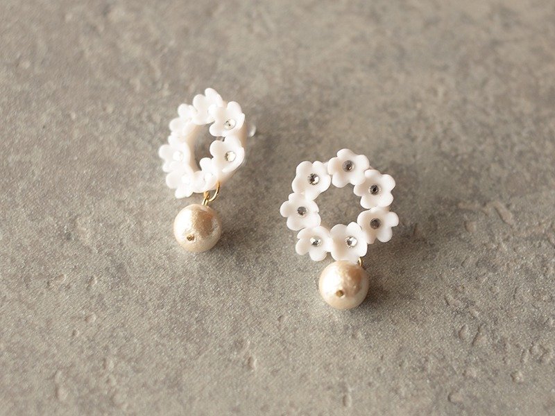 Lease earring / earring (white) - 耳环/耳夹 - 粘土 白色