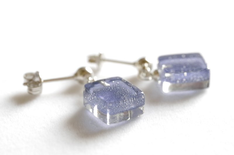 Glass square earrings <rainy night> - 耳环/耳夹 - 玻璃 蓝色