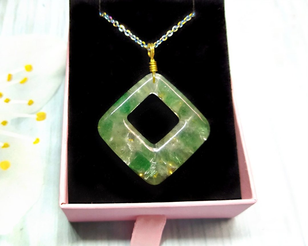 清新绿草莓晶发晶吊坠 | 彩虹项链 | 水晶饰品 | 生日礼物 - 项链 - 水晶 绿色