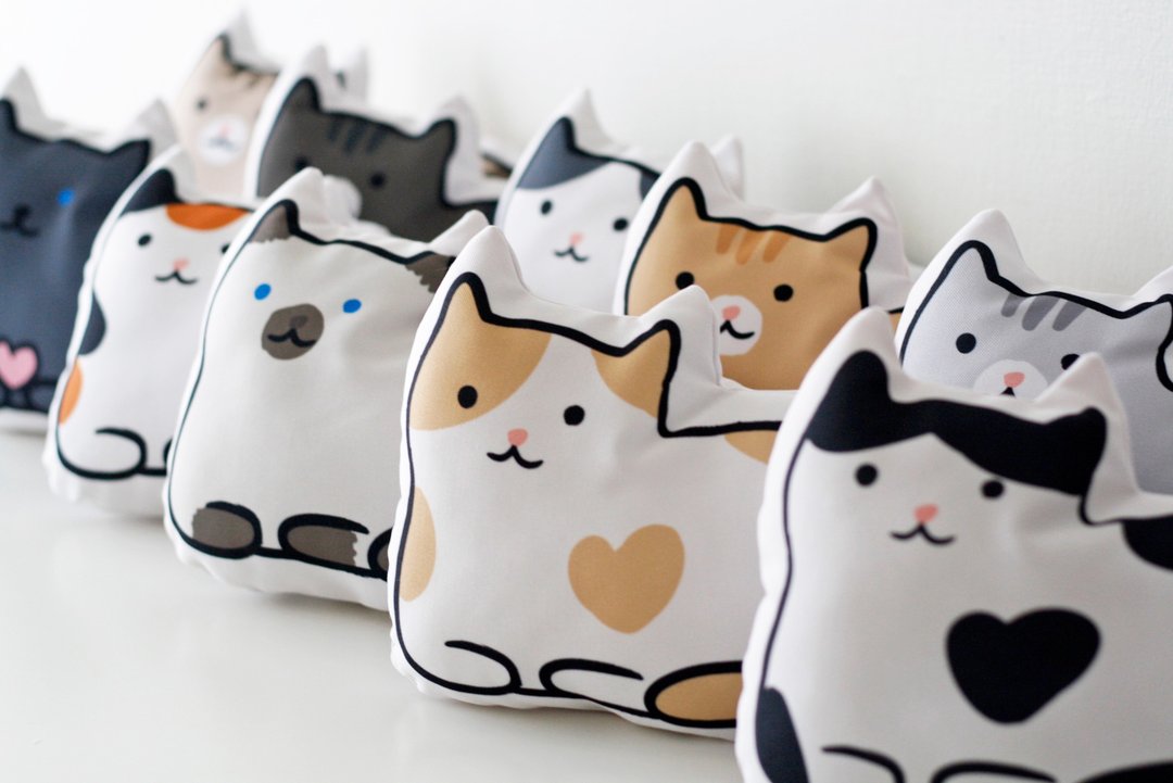 猫抱枕 猫草包 附补充包 两用 - 枕头/抱枕 - 聚酯纤维 多色
