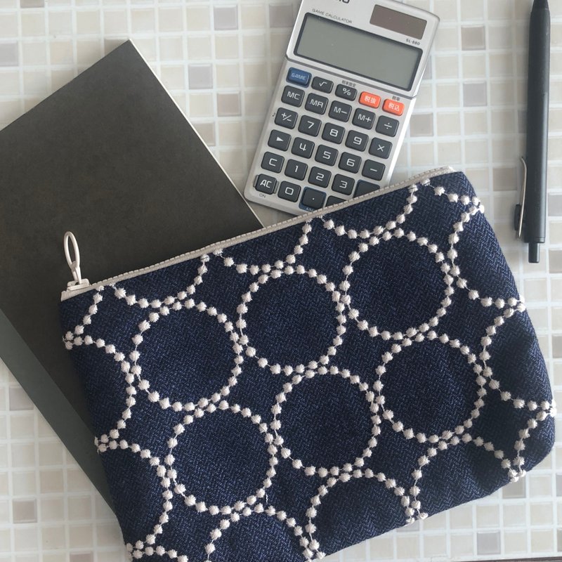 已售罄 - 其他尺寸亦有贩售 mina perhonen tambourine 圆点图案 - 化妆包/杂物包 - 棉．麻 蓝色