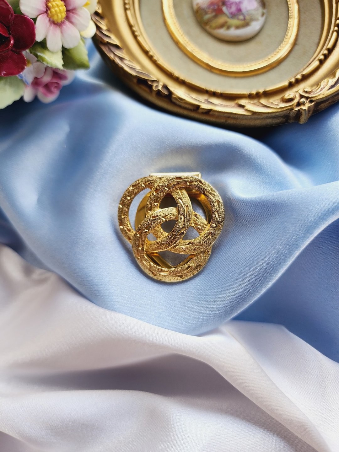 美国西洋古董饰品 / 镂空三环金沙花纹丝巾夹/复古珠宝首饰 - 其他 - 其他金属 