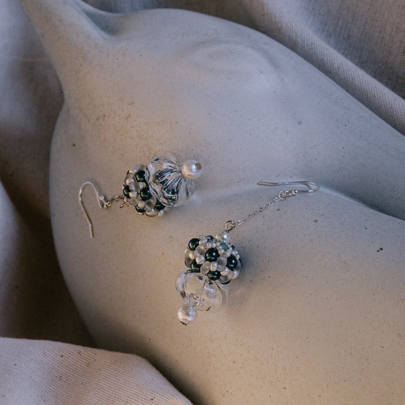 Lalique Earrings 莱俪耳饰－清影银 - 耳环/耳夹 - 玻璃 银色