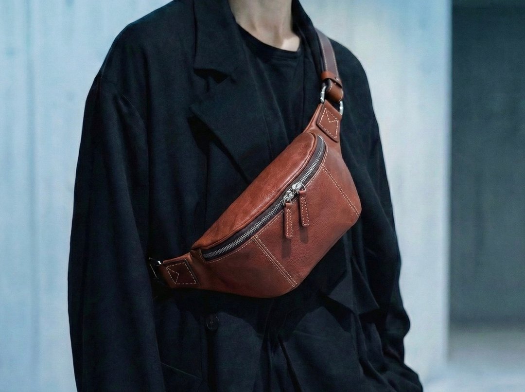 Vulcan Sling bag 胸包 腰包  现货 意大利摔纹植鞣牛皮 红棕色 L - 侧背包/斜挎包 - 真皮 咖啡色