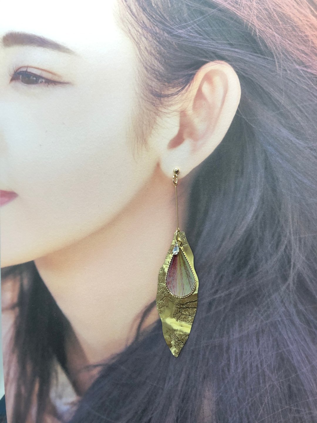 Water drop rainbow  swaying and changing Ear clips - 耳环/耳夹 - 其他金属 金色