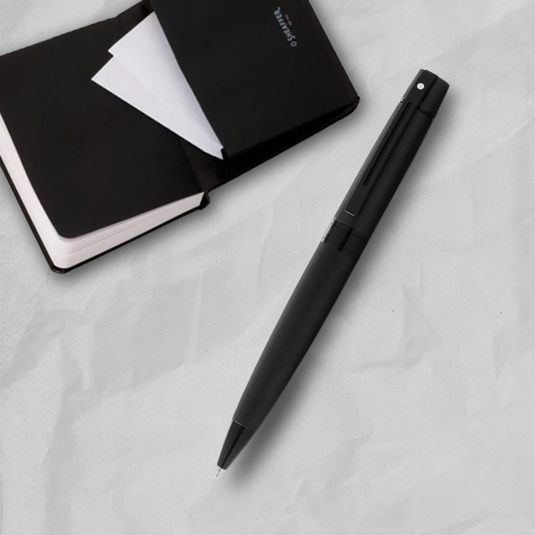 【SHEAFFER】300 系列雾黑原子笔+A6 笔记本礼盒 免费刻字 (原厂正货 - 圆珠笔/中性笔 - 其他金属 黑色