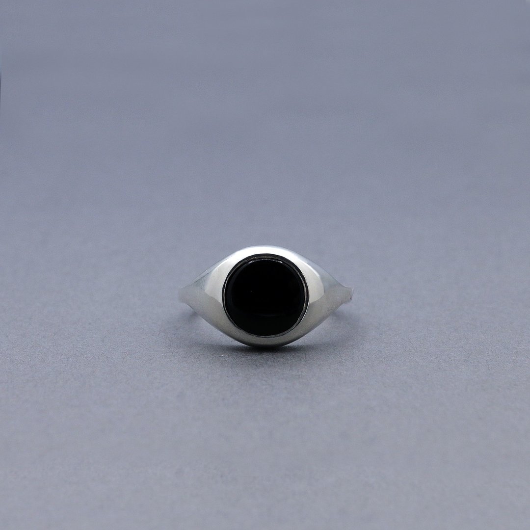 Slim Black Onyx Signet Ring - 戒指 - 其他金属 黑色