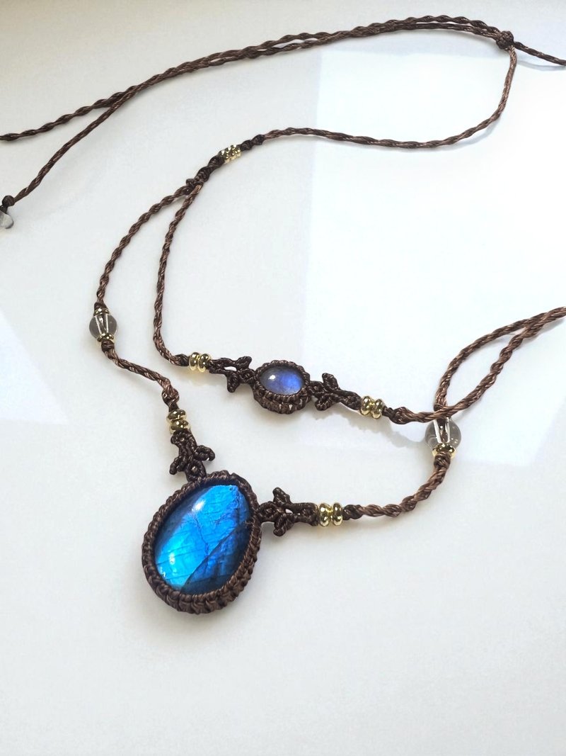 Crystoria Stone |Macrame| 南美蜡线 | 项链 |蓝光拉长石+月光石 - 项链 - 宝石 咖啡色