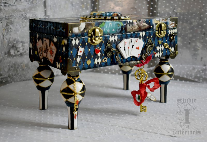 疯狂的手提箱爱丽丝1与卷曲的腿珠宝和各种可爱的东西 - 收纳用品 - 木头 蓝色