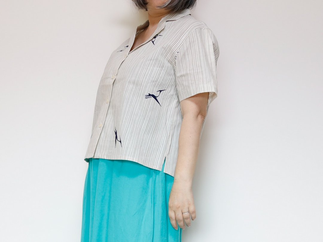 浴衣衬衫 (YUKATA ALOHA) 采用浴衣布料制成 适合外出 一件就能展现独特风格的设计 - 女装衬衫 - 棉 卡其色