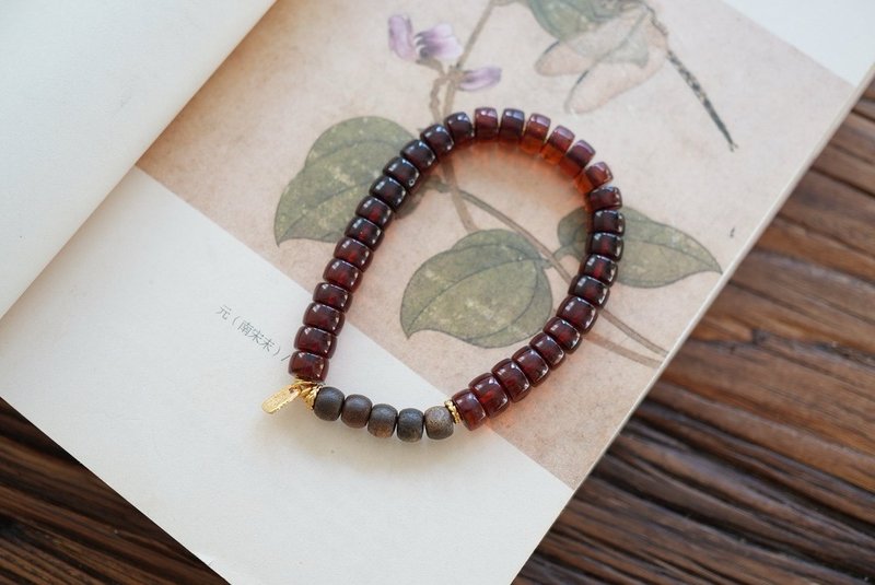 5mm 天然原矿血珀 沈香老型珠古法银福字坠设计单圈手链手串 s - 手链/手环 - 宝石 红色