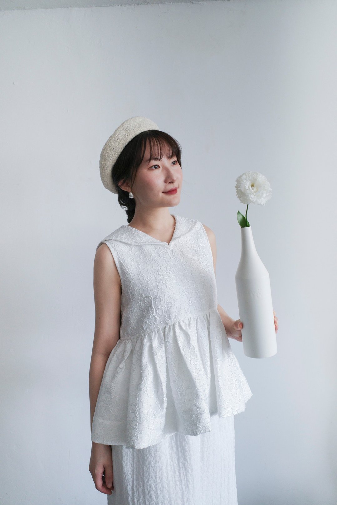 日本立体花纹布料绑带背心 - 女装背心 - 聚酯纤维 白色