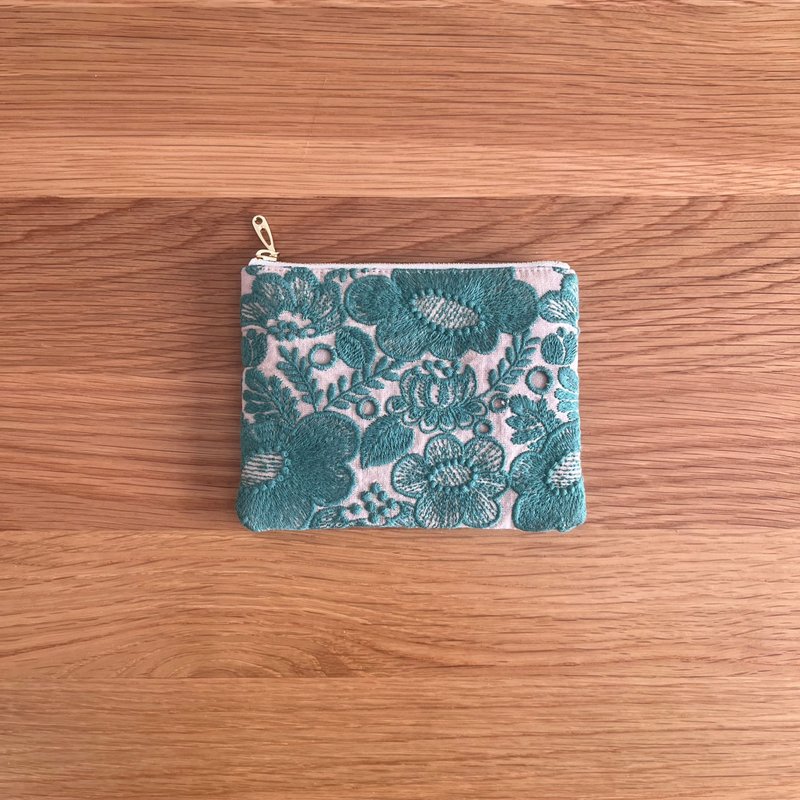 mina perhonen smile flower 迷你收纳包 热门花纹 优雅刺绣收纳包 - 化妆包/杂物包 - 棉．麻 绿色