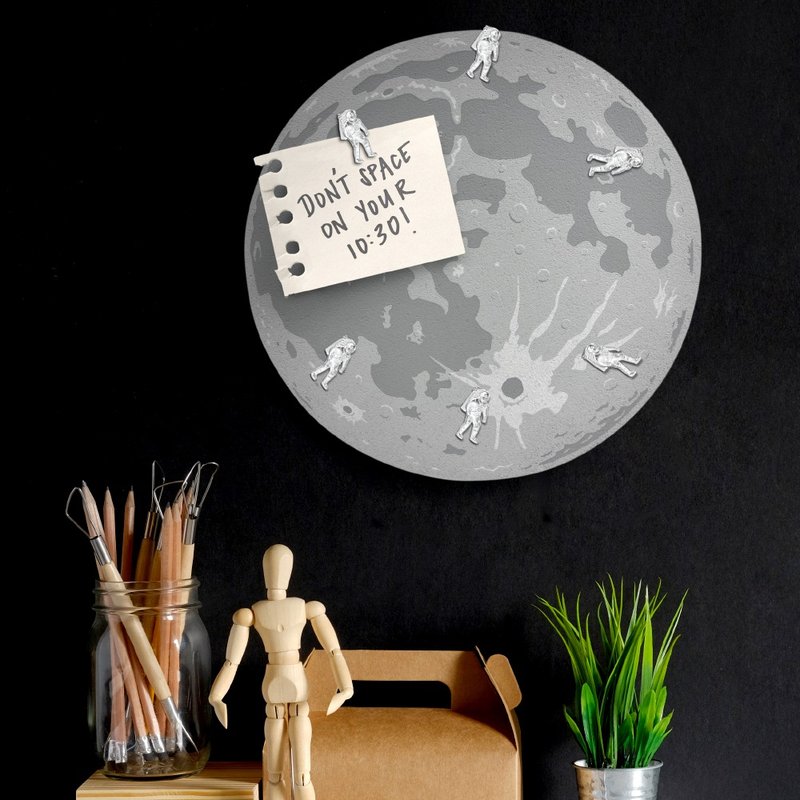 美国【Fred & Friends】Pinned Up Moon 登录月球布告栏 - 其他 - 软木/水松木 灰色