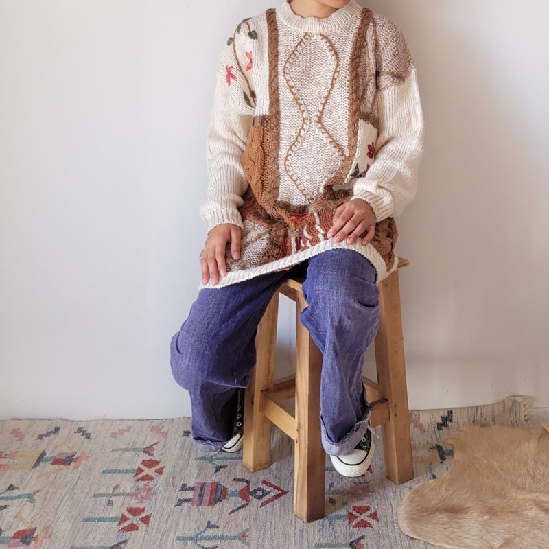 BajuTua /古着/ 乡村风立体织花舒适手织毛衣 - 女装针织衫/毛衣 - 棉．麻 卡其色