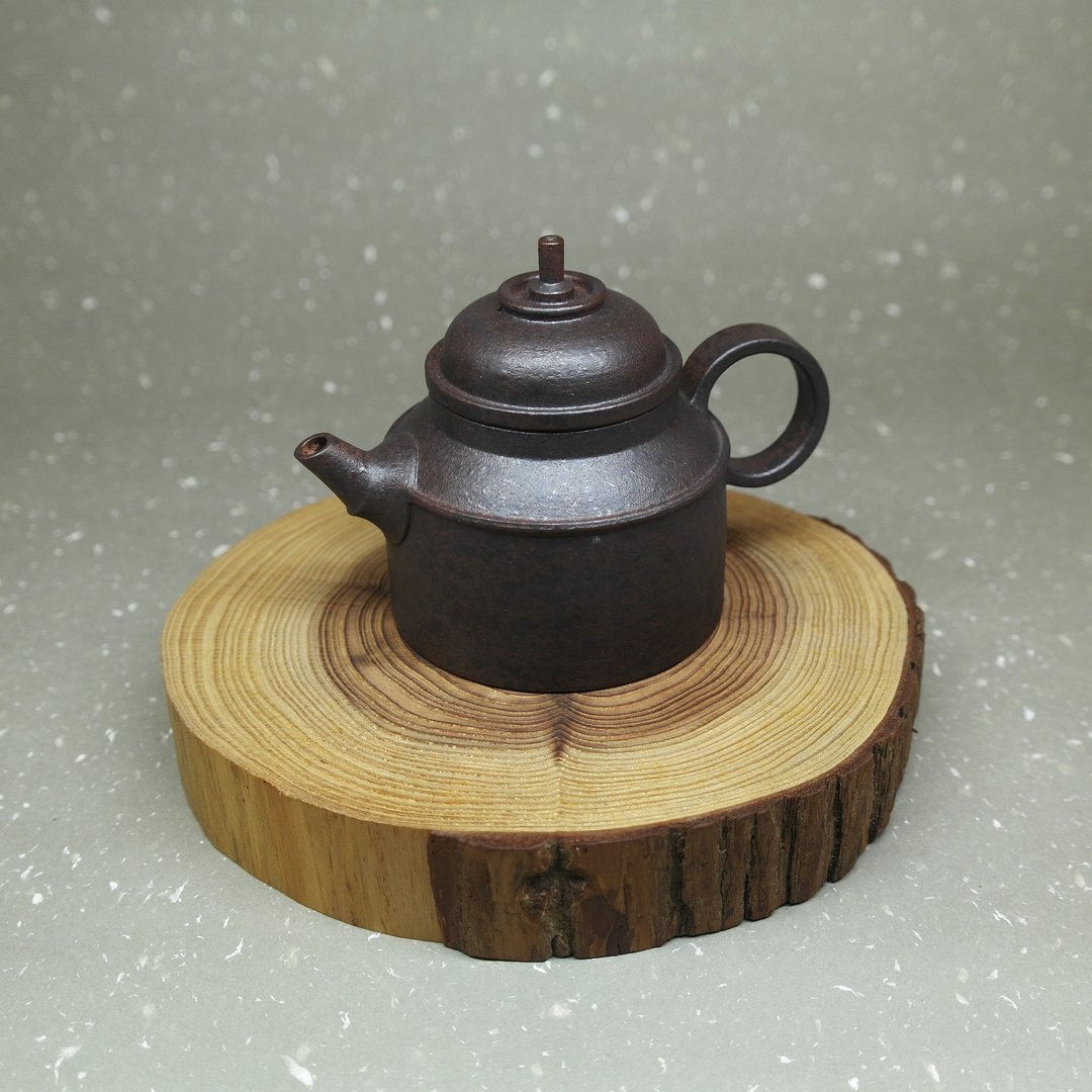 玄寂锈铁 折嘴气罐身 正把茶壶 手作陶艺 茶道具 - 茶具/茶杯 - 陶 黑色