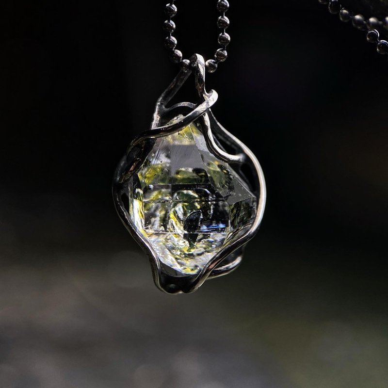 天然矿石 / 油胆水晶 / 双尖水晶 / 有气泡 / 闪灵钻 / 纯银项链 - 项链 - 水晶 银色