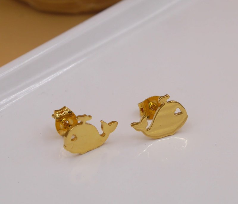 Little Whale Earring - gold plated on brass - 耳环/耳夹 - 其他金属 金色
